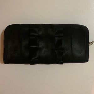Harvey’s Classic Black Seatbelt Wallet